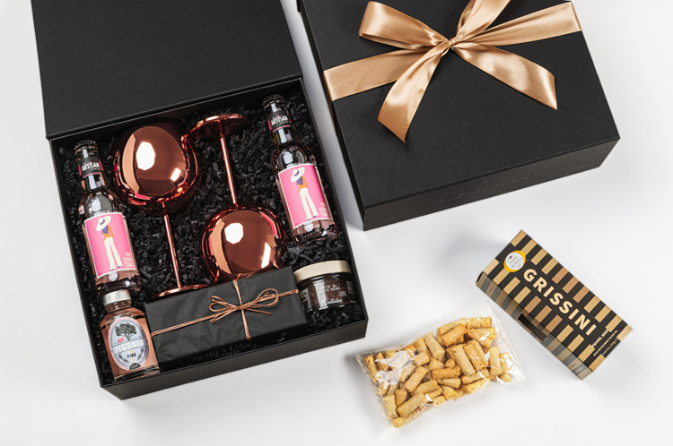 regalo aziendale gastronomico originale: box aperitivo