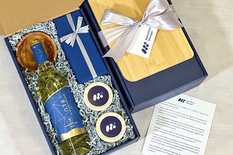 Gift box personalizzata con logo aziendale