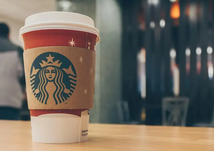 Bicchiere di StarBucks, qual è il suo vantaggio competitivo? | QuBox